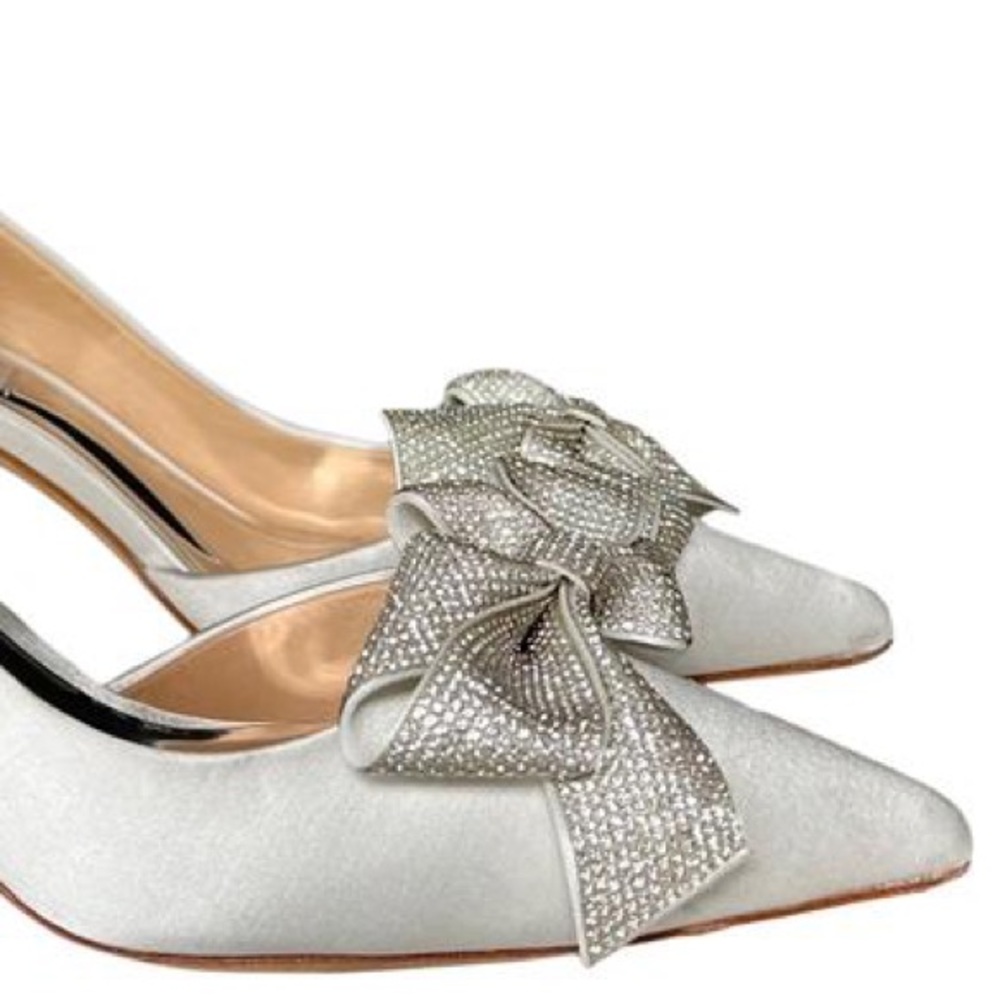 Stunning sold out wedding pumps. Ivory - size 7 2.5 inch heel worn once - Picture 5 of 9